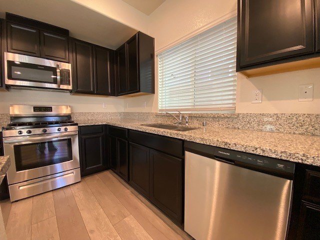 Beautiful 4 bedroom 2.5 bath home in Natomas! 1345 Harvest Glen Way property image
