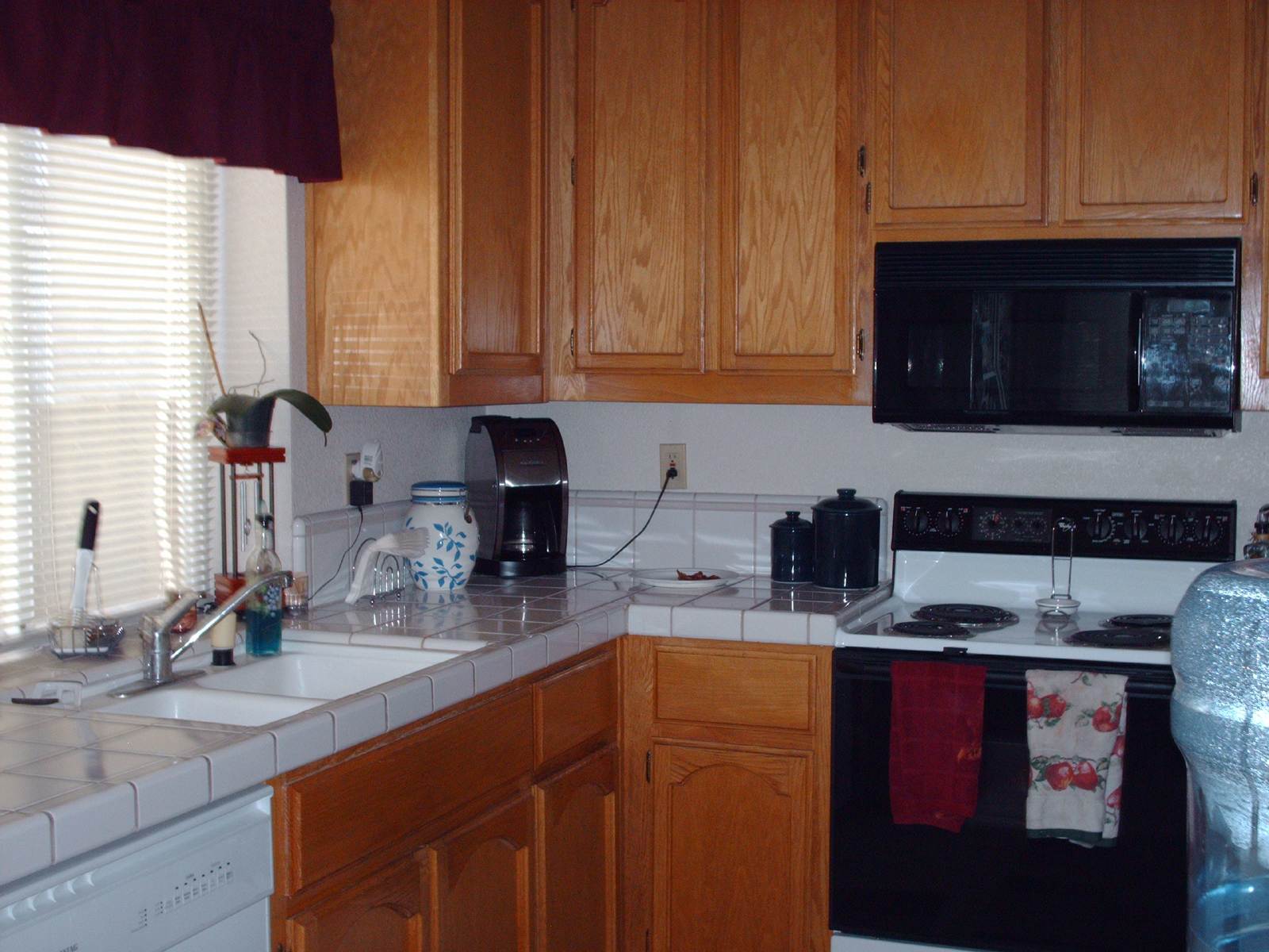 Beautiful 4/2 home in Elk Grove-8575 Dianthus Way property image