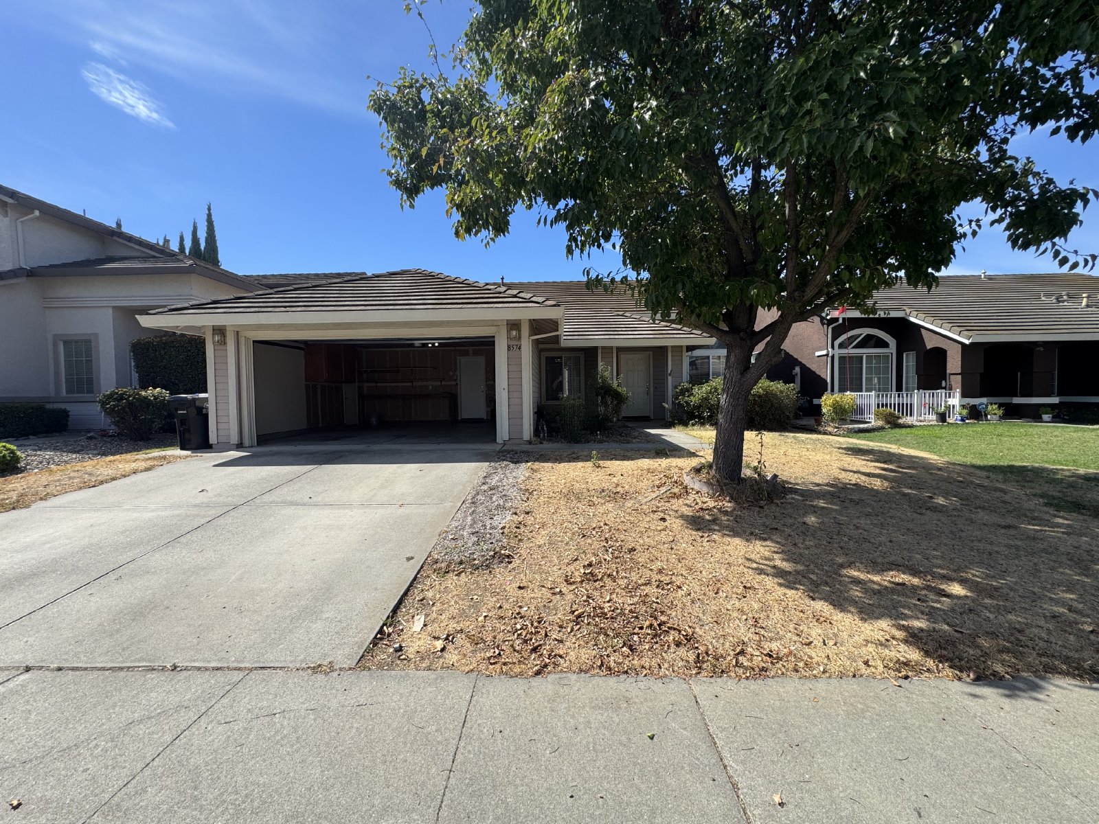 Beautiful 4/2 home in Elk Grove-8575 Dianthus Way property image