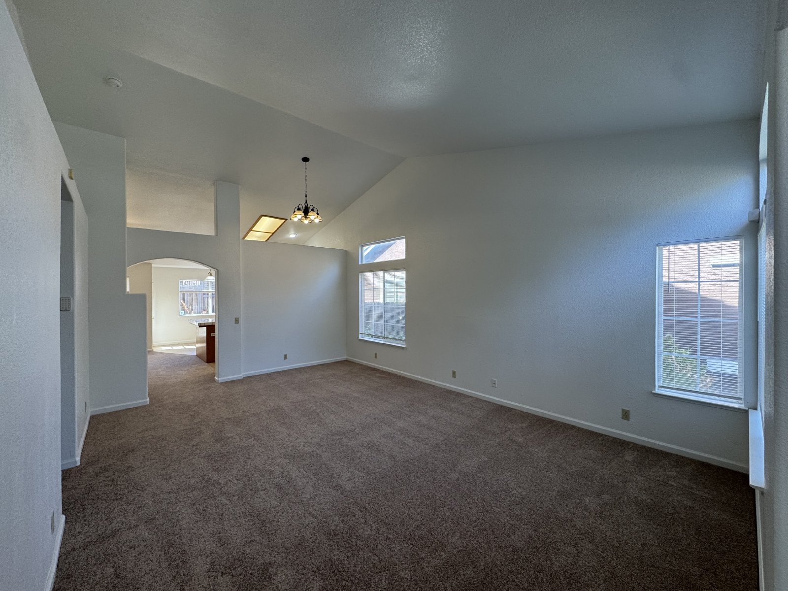 Beautiful 4/2 home in Elk Grove-8575 Dianthus Way property image