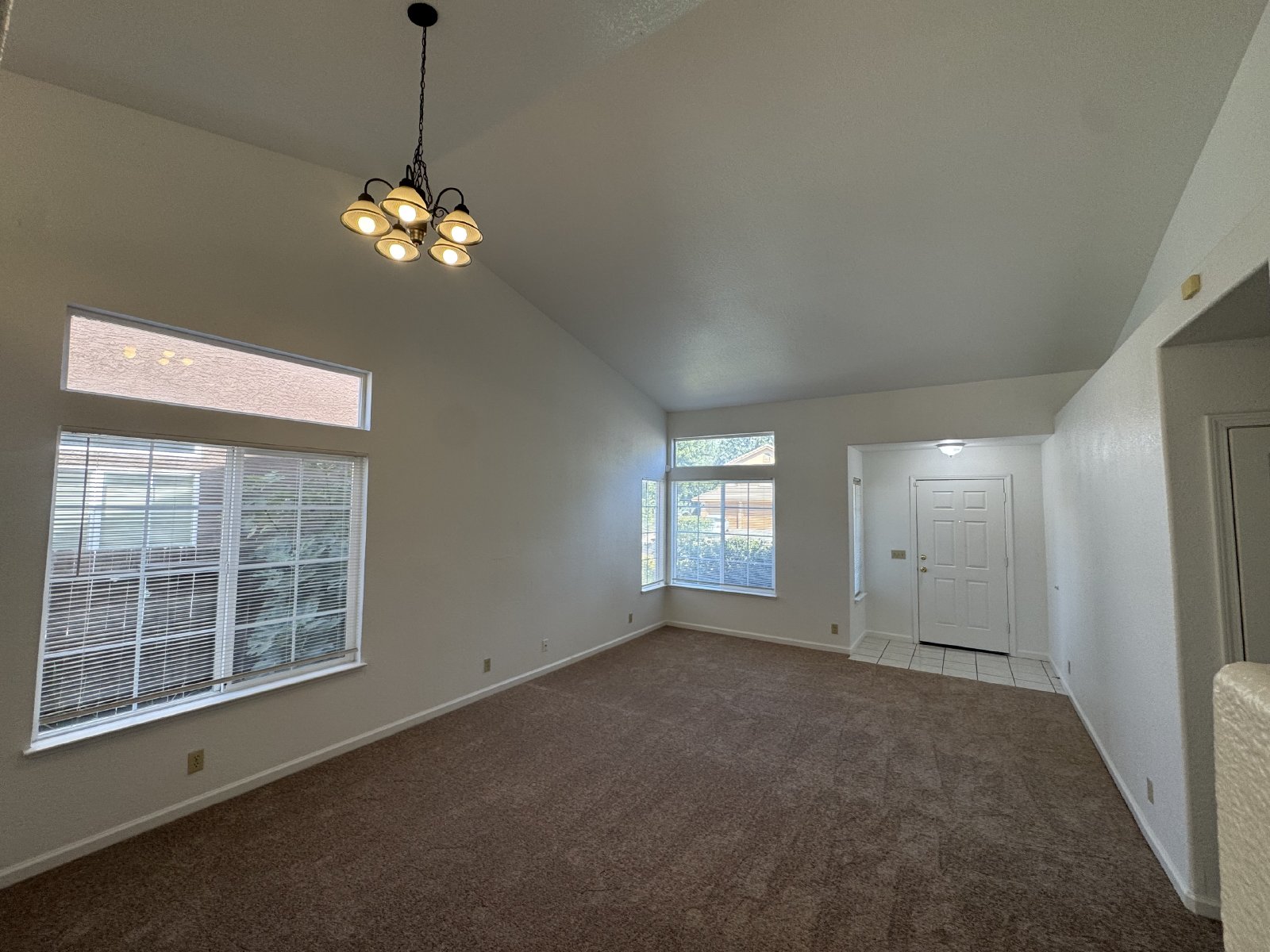 Beautiful 4/2 home in Elk Grove-8575 Dianthus Way property image