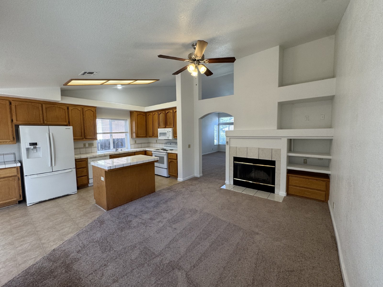 Beautiful 4/2 home in Elk Grove-8575 Dianthus Way property image