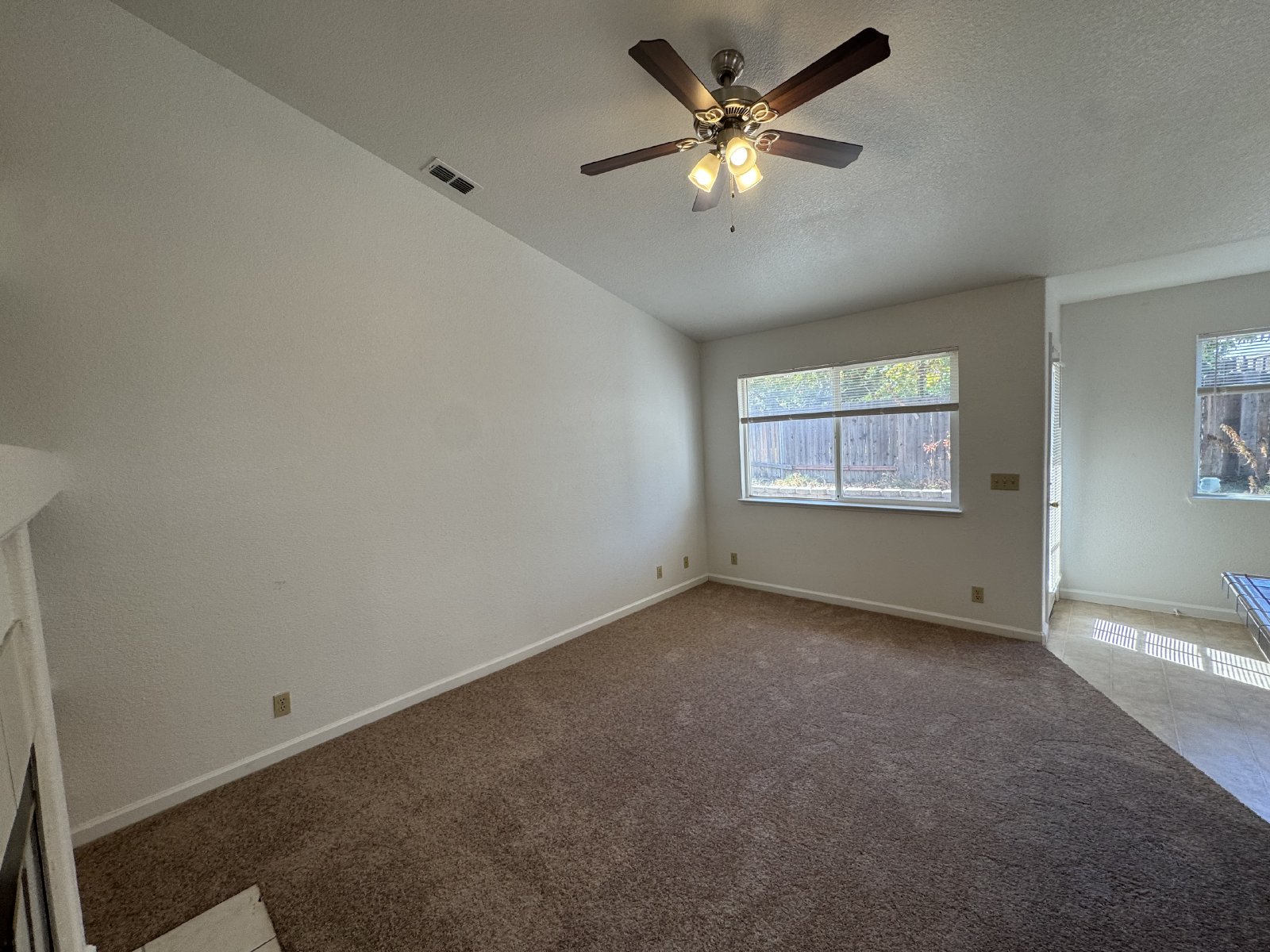 Beautiful 4/2 home in Elk Grove-8575 Dianthus Way property image