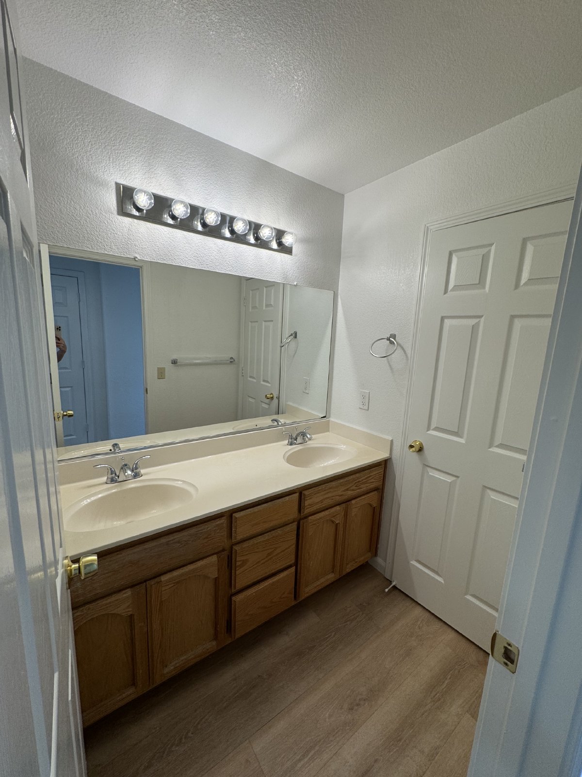 Beautiful 4/2 home in Elk Grove-8575 Dianthus Way property image