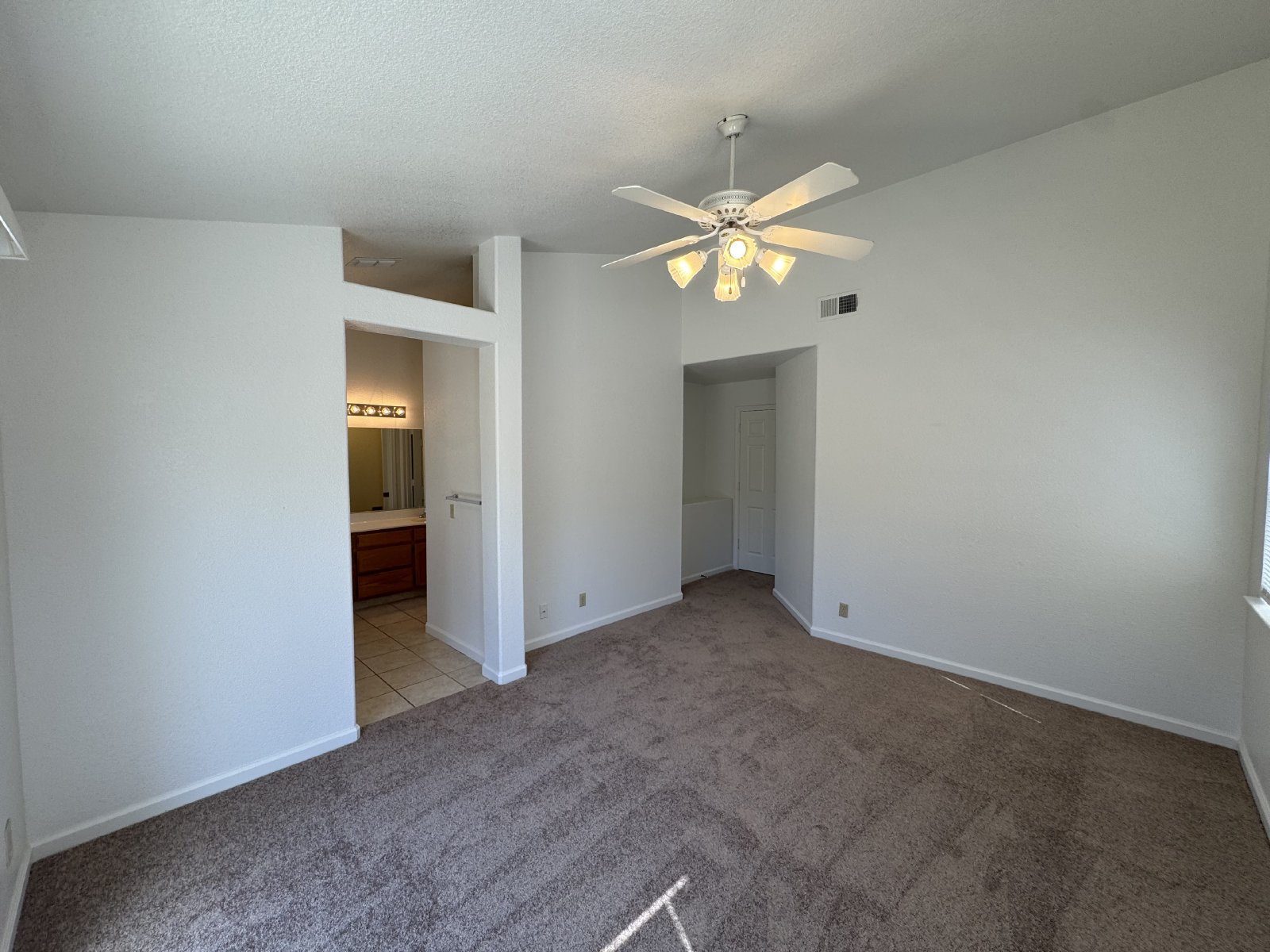 Beautiful 4/2 home in Elk Grove-8575 Dianthus Way property image