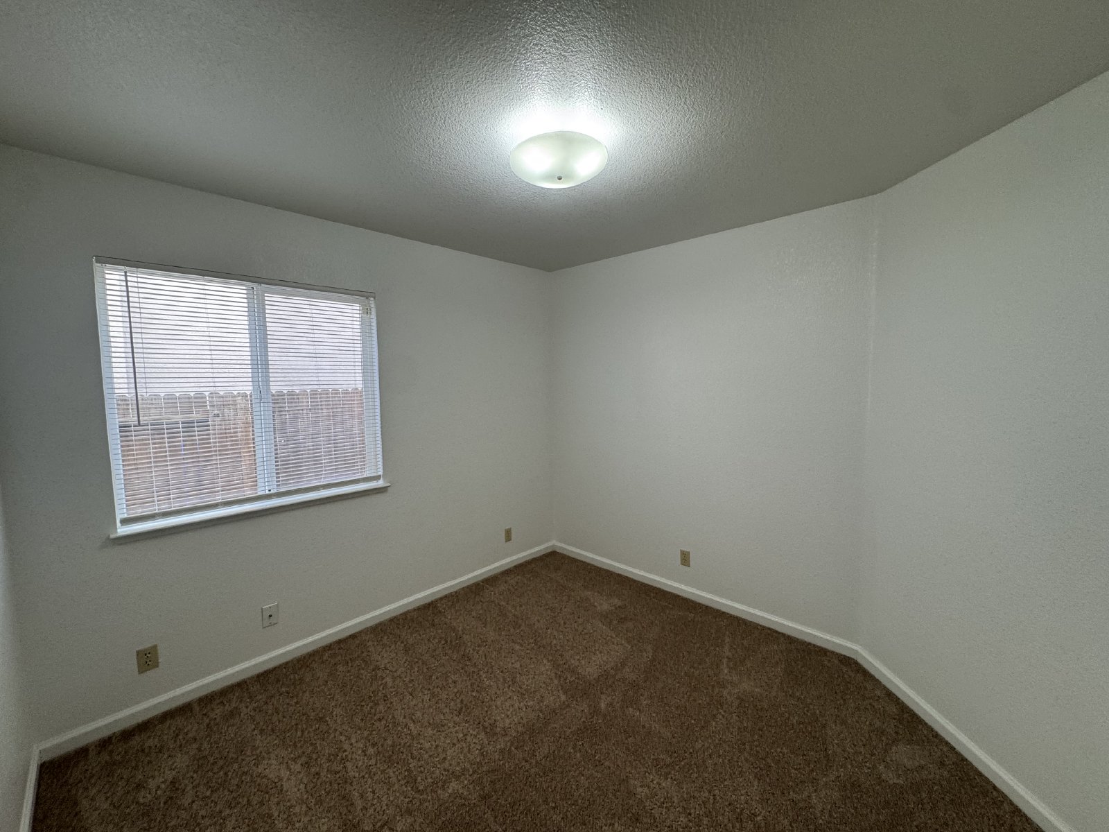 Beautiful 4/2 home in Elk Grove-8575 Dianthus Way property image