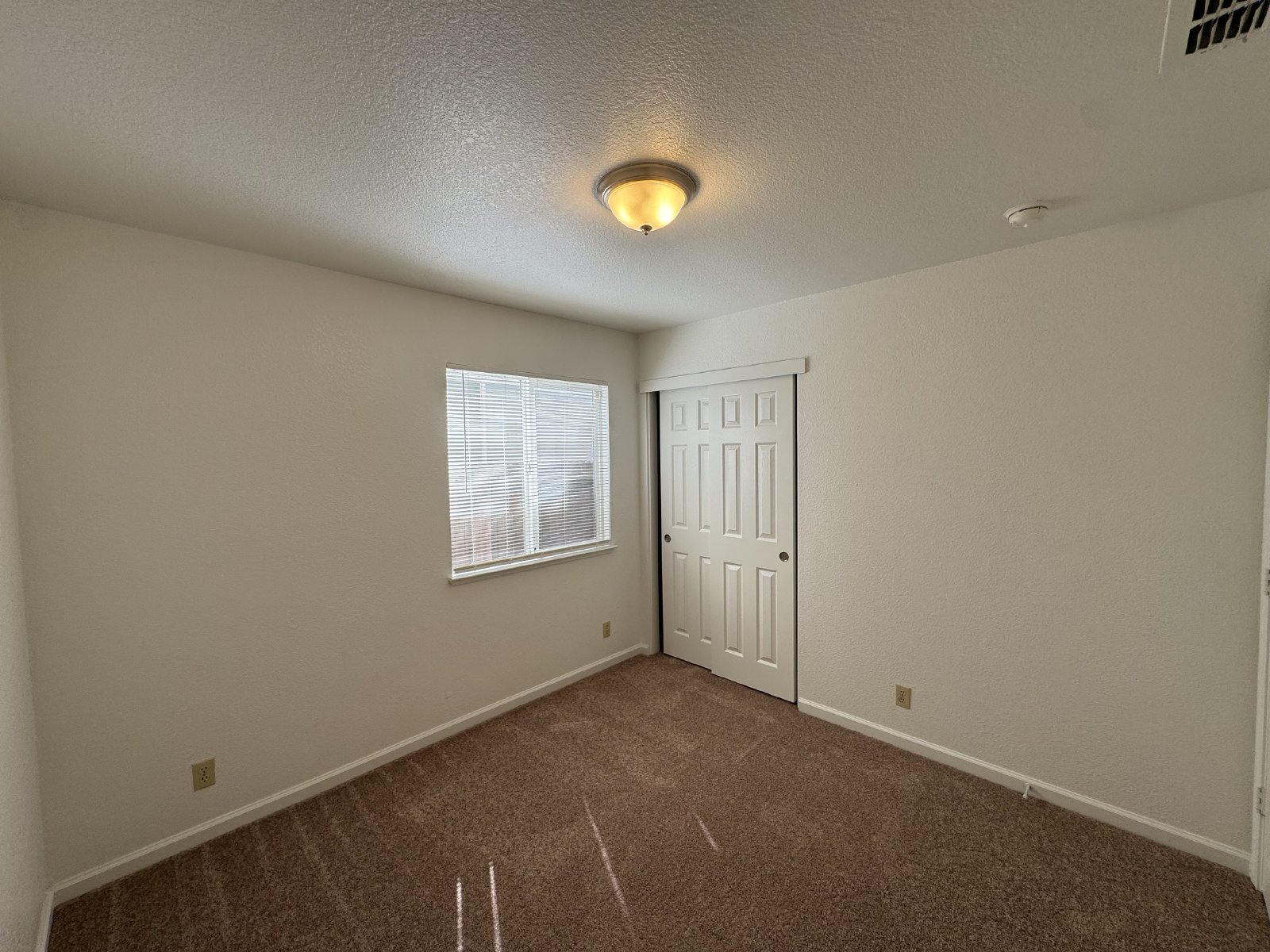 Beautiful 4/2 home in Elk Grove-8575 Dianthus Way property image
