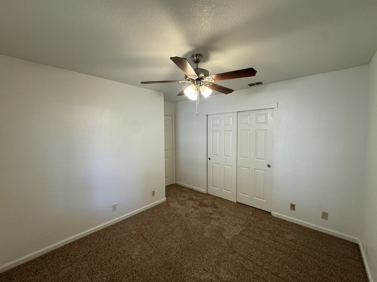 Beautiful 4/2 home in Elk Grove-8575 Dianthus Way property image