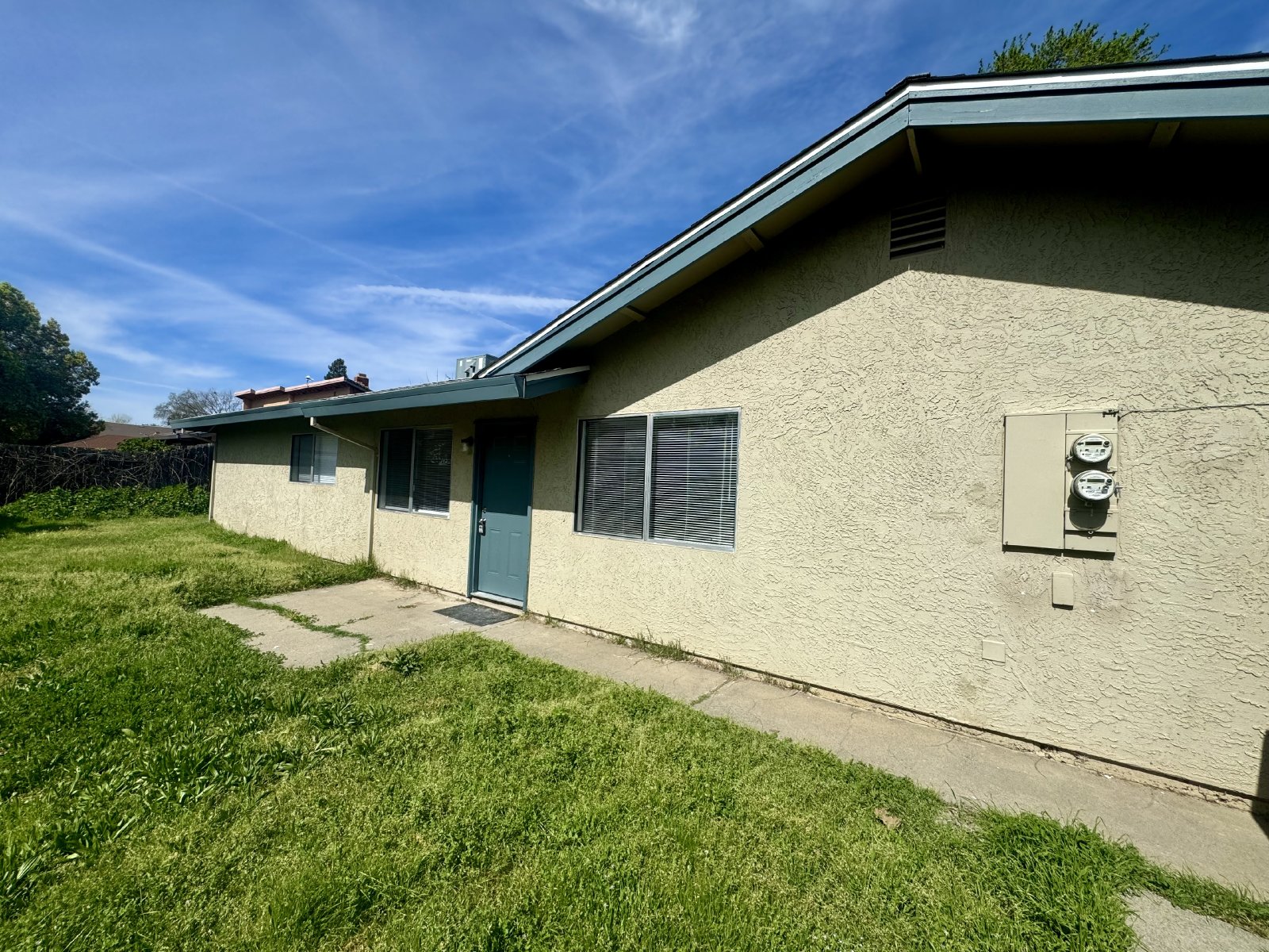 Charming duplex in Orangevale at 5813 Hazel property image